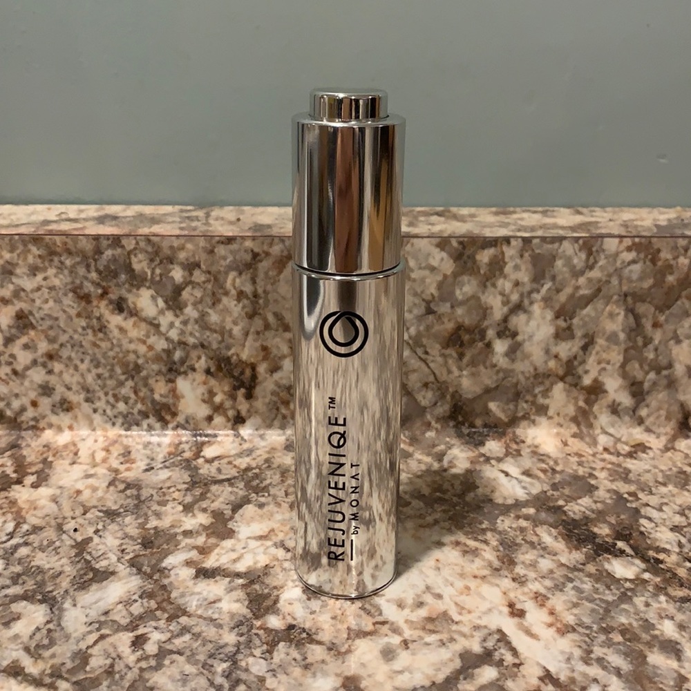 Rejuvenique Oil from Monat Full-size!!